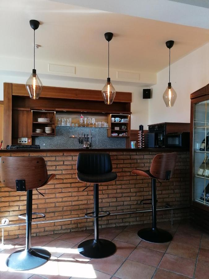 Ferienwohnung Schuhmann Mit Wintergarten Und Garten Therme Aquapulco Und Ikuna Erlebnispark, Zoo Schmiding 20 Min Mit Auto Entfernt Ab 3 Naechte Buchbar Hinzenbach Екстериор снимка
